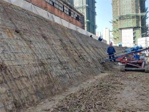 鸡冠建筑边坡支护